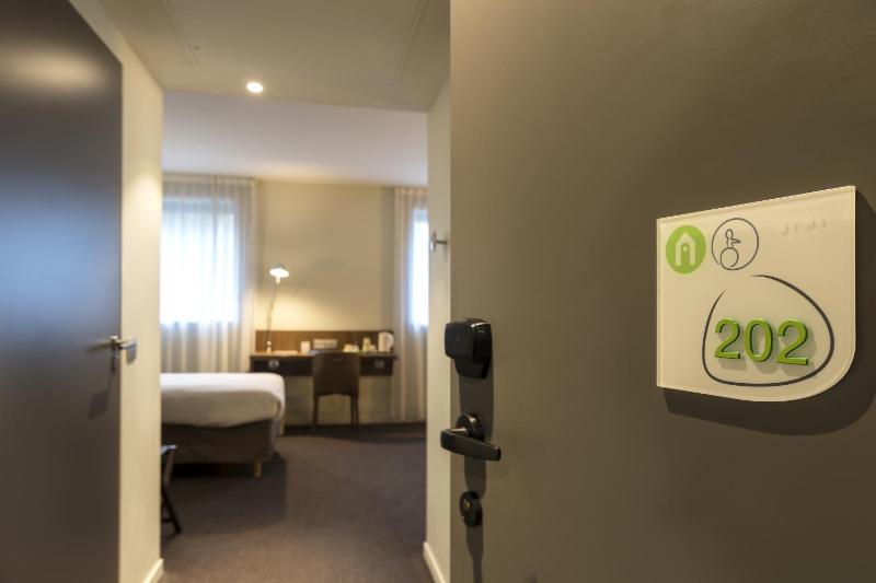 1 Double Bed 1 Single Bed - Room Next Generation image 1