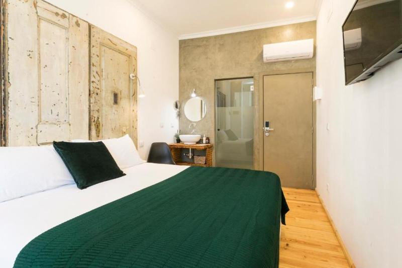 Twin Room image 2