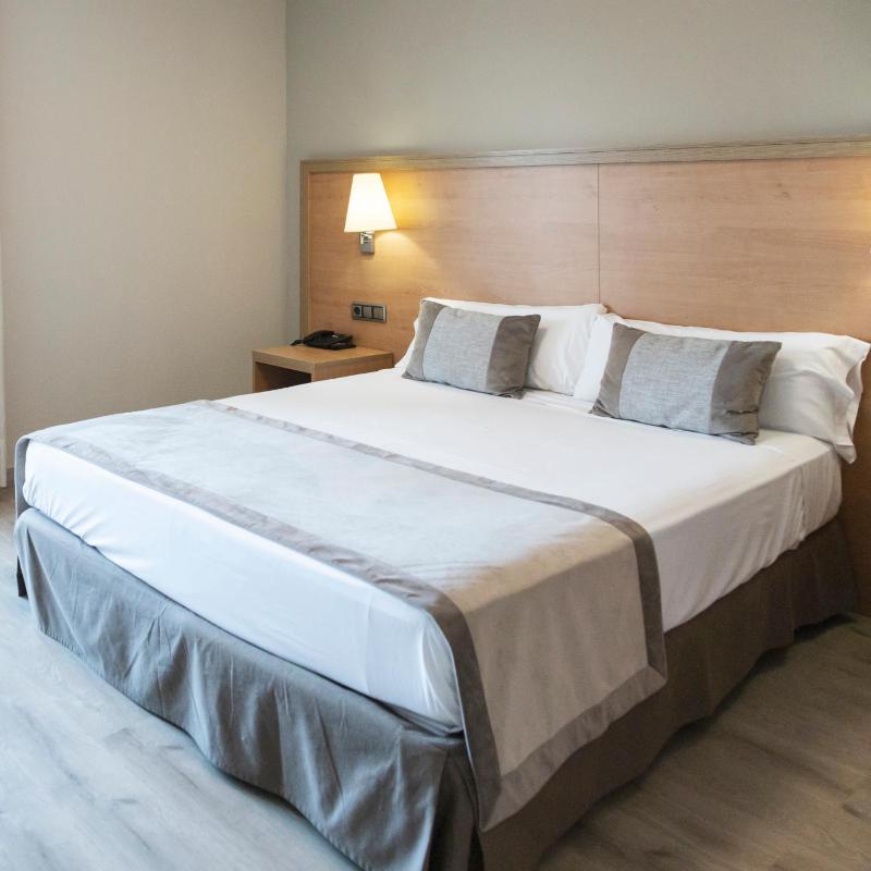 Twin Room image 2