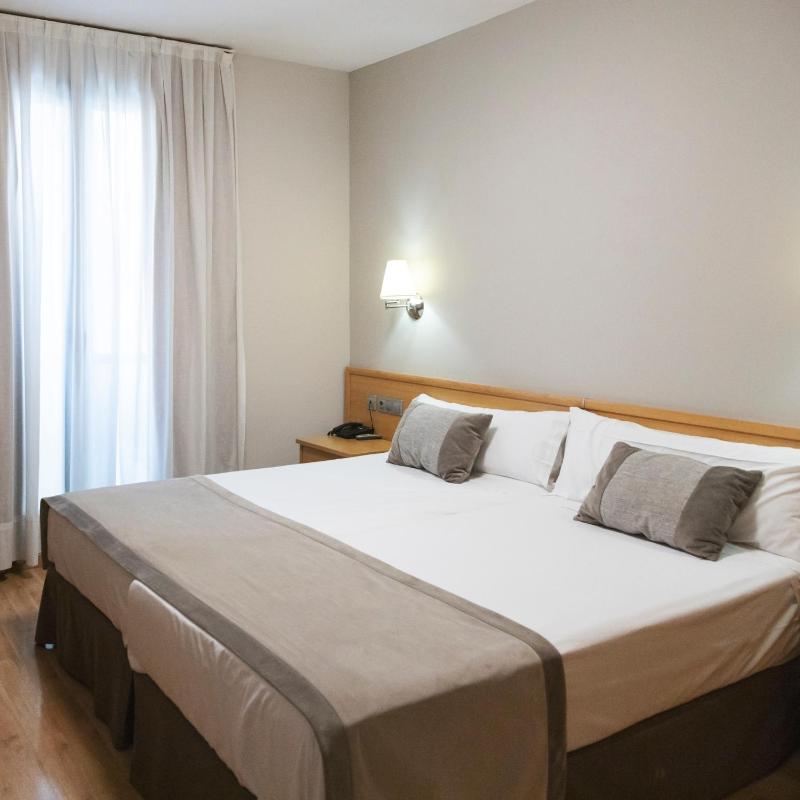 Twin Room image 1