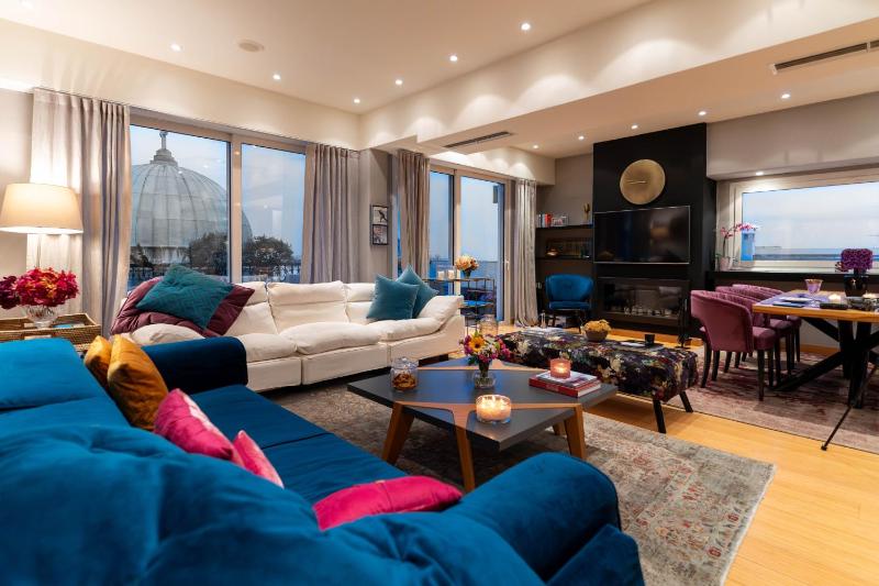 Suite with City View image 4