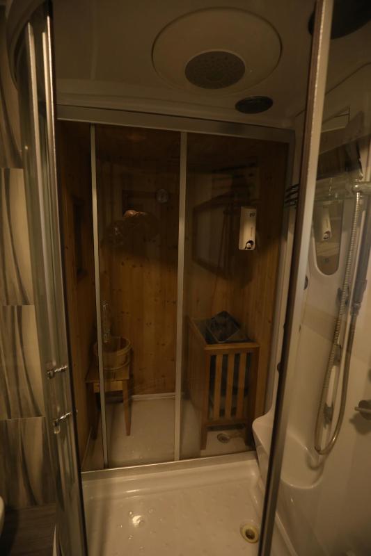 Deluxe Double Room with Balcony image 3