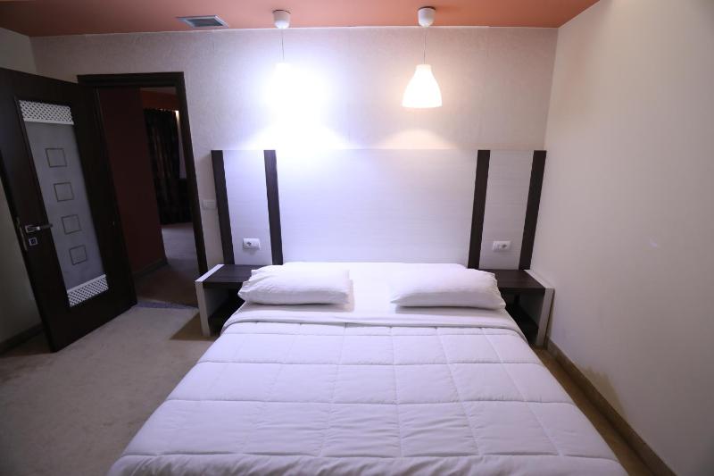 Deluxe Double Room with Balcony image 4