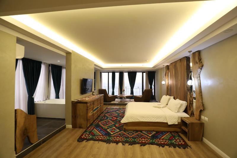 Presidential Suite image 3