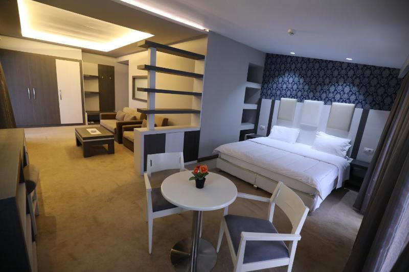 Presidential Suite image 2