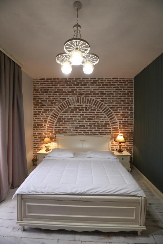 Family Room image 3