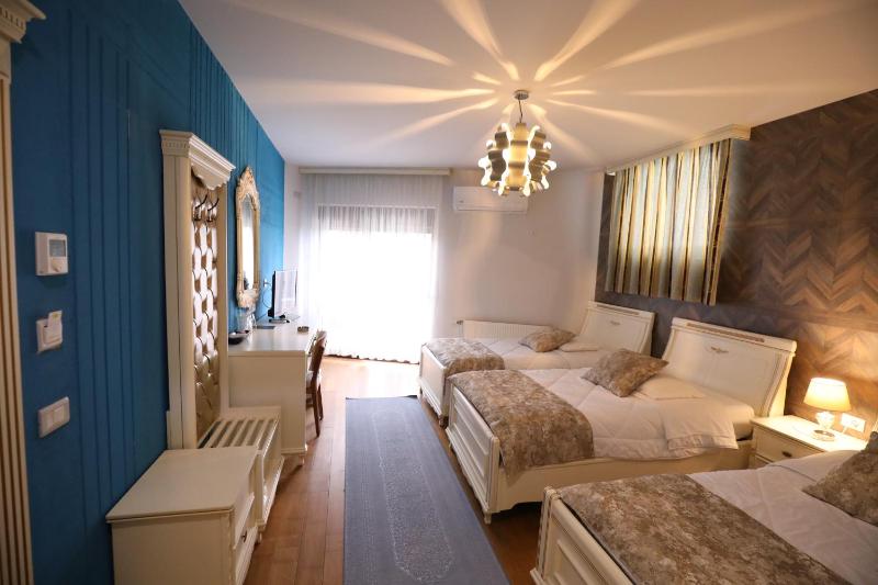 Family Room image 2