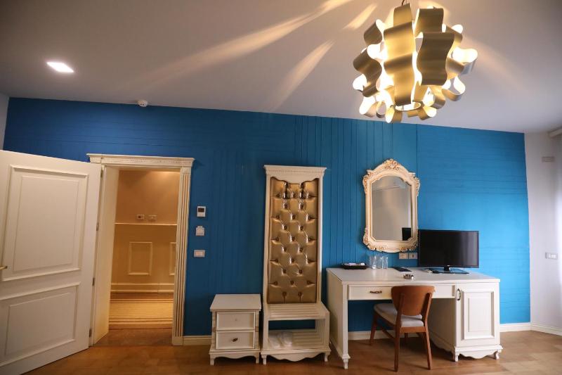 Triple Room with Balcony image 3