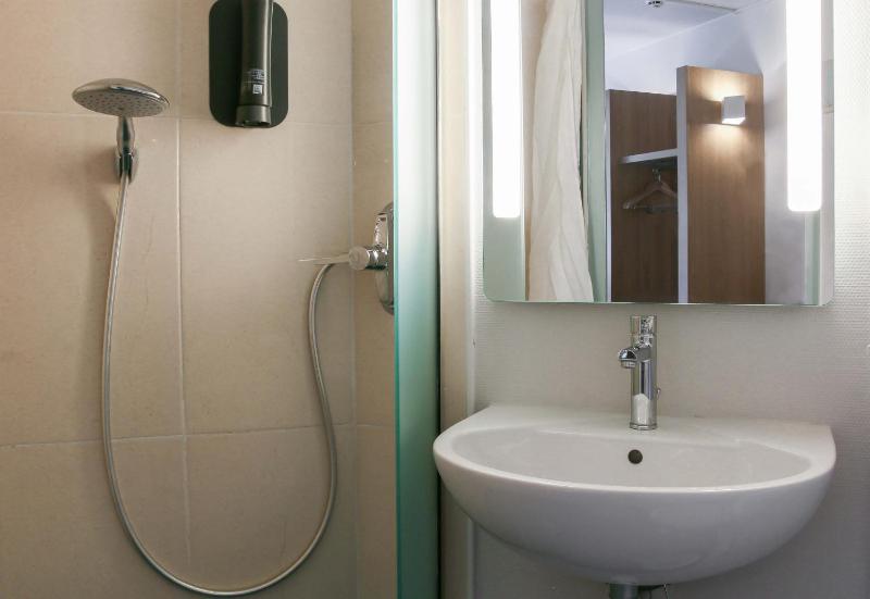 Double Room image 4