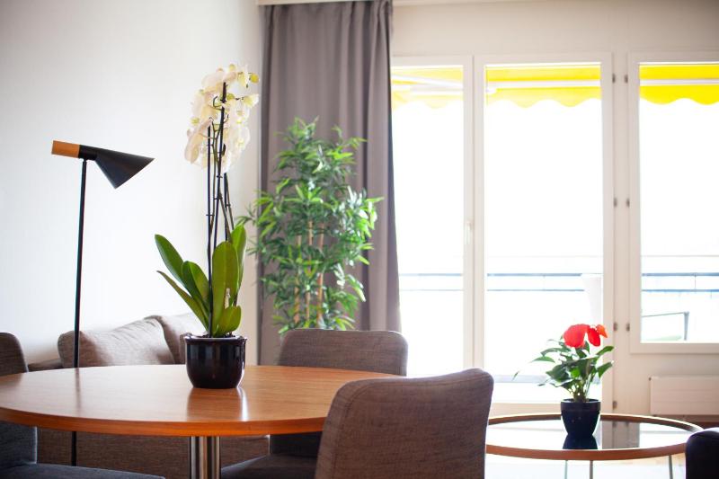 Superior Apartment with Lake View image 3