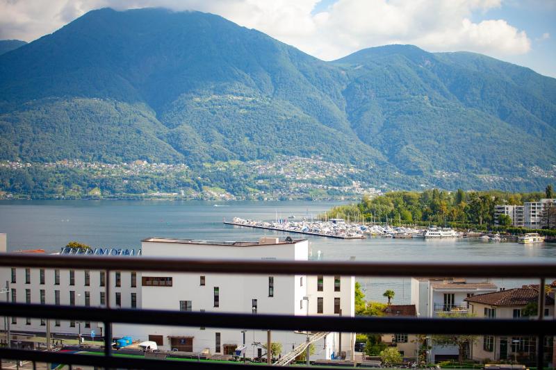 Superior Apartment with Lake View image 2