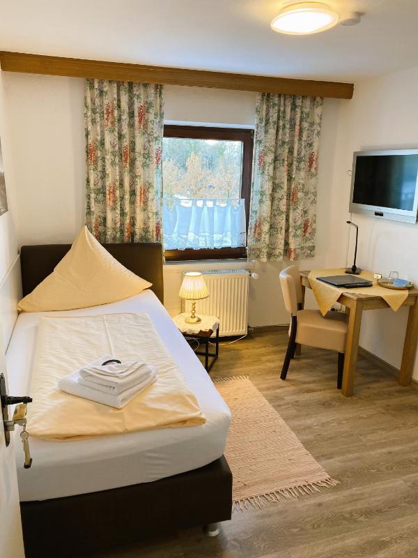 Standard Single Room image 3