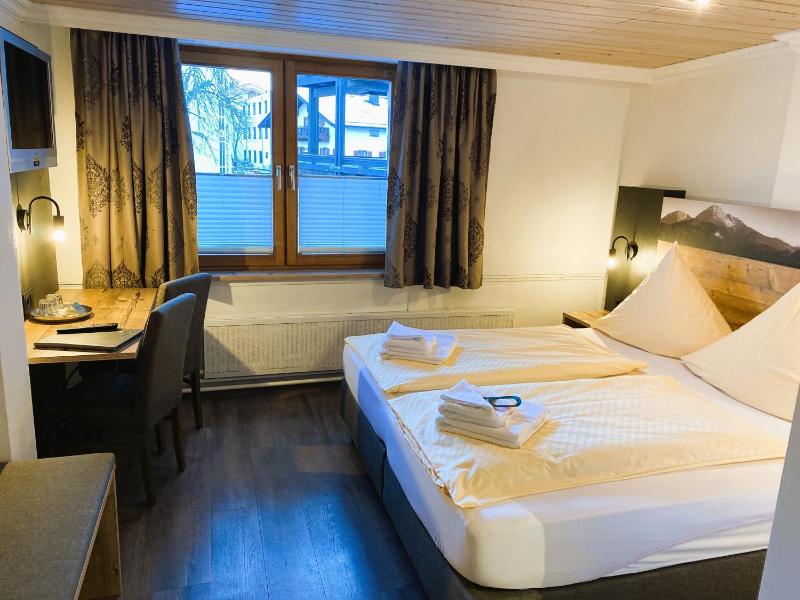 Standard Double Room image 2