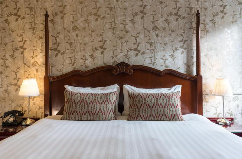 Family Room (2 Adults + 2 Children) image 1