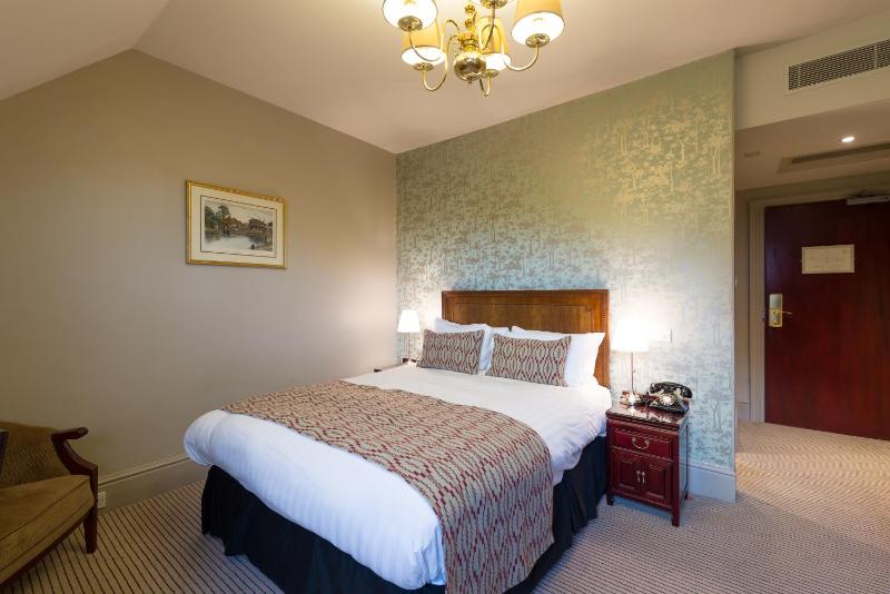 Classic Double Room image 4