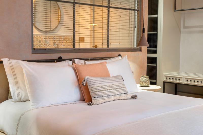 Romantic Room with Bathtub image 3