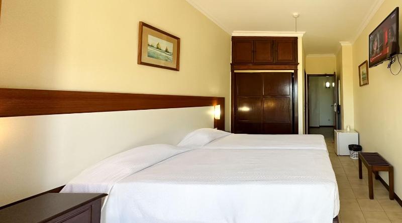 Twin Room with Sea View image 3