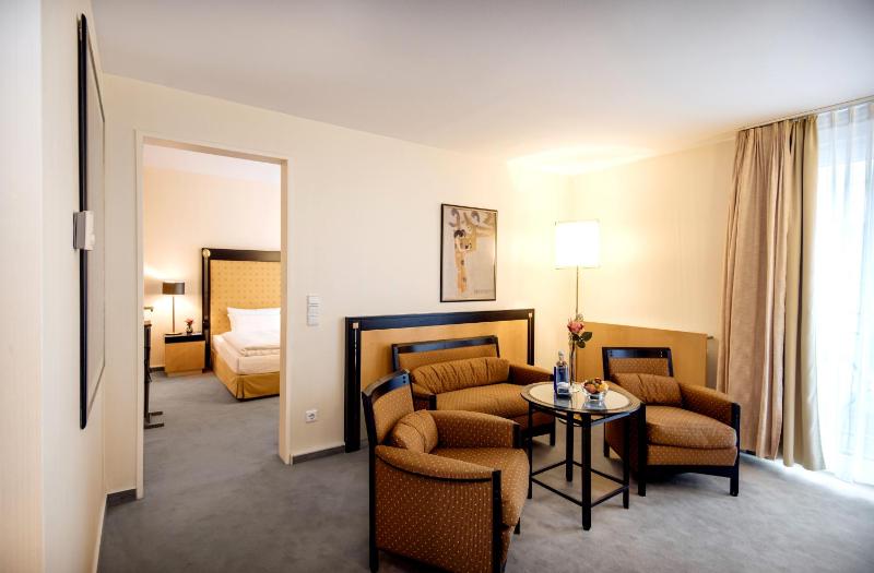 Deluxe Suite image 2