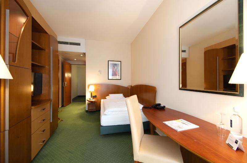Standard Single Room image 2