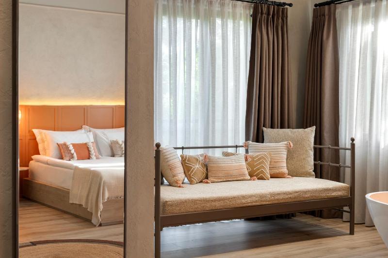 Suite Room with Bathtub  image 4