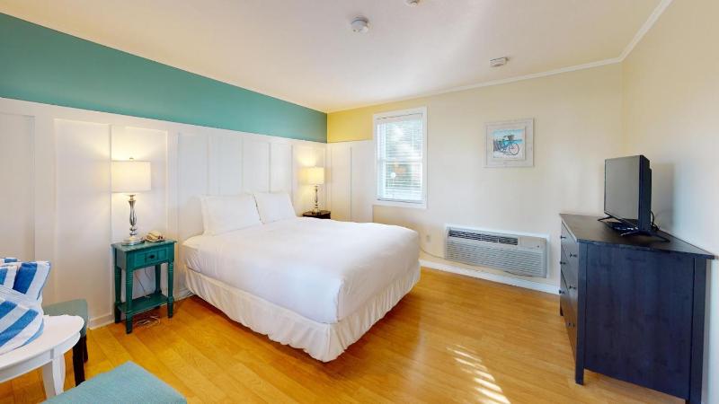 Queen Room image 4