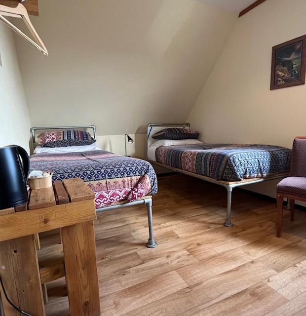 Twin Room image 1