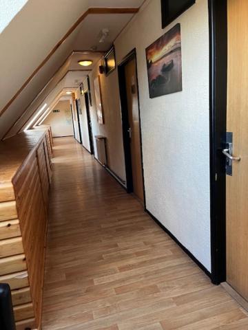 Twin Room image 4
