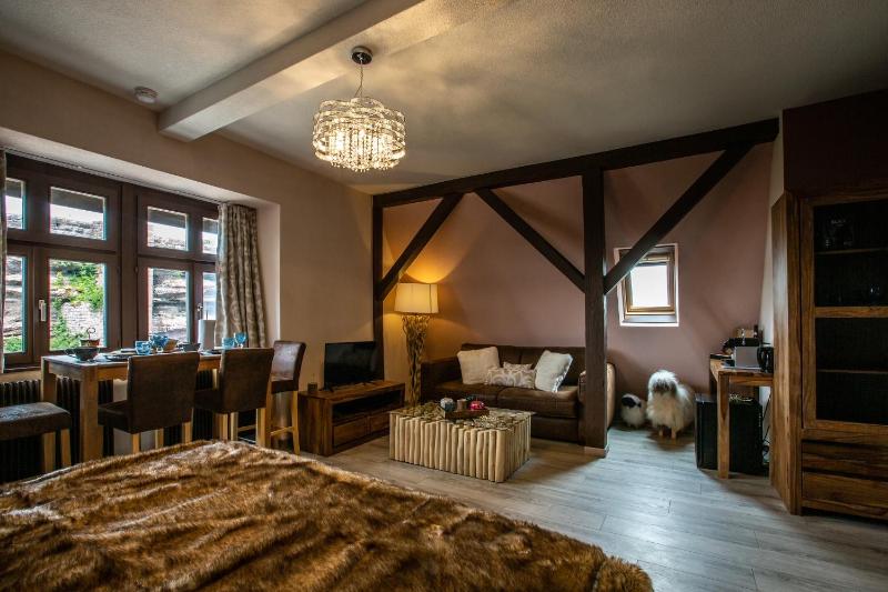 Deluxe Room (2 Adults + 1 Child) image 4