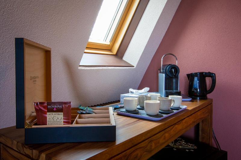 Deluxe Room (2 Adults + 1 Child) image 3