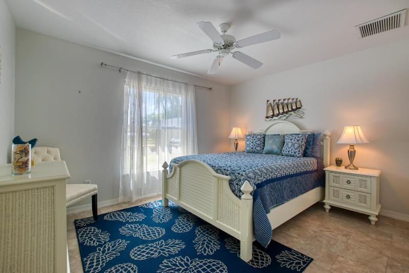 VILLA BOATERS DREAM - 3 BEDS 2 BATHS - 8 GUESTS - GULF ACCESS & POOL/SPA - INCL.10% OFF BOAT RENTAL - image 2