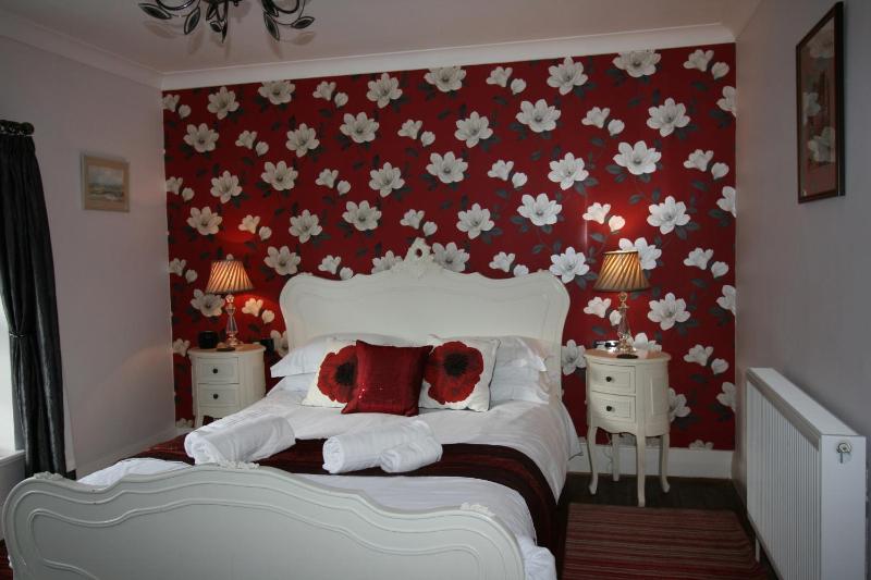 King Room with Lake View image 1