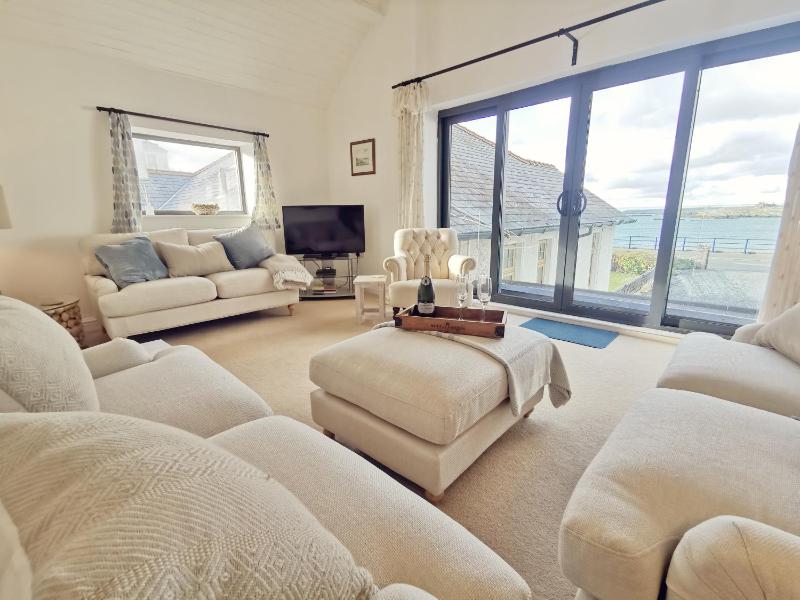 TULLOCHSIDE-4 BED-SEA FRONT -RAVENSPOINT ROAD Images