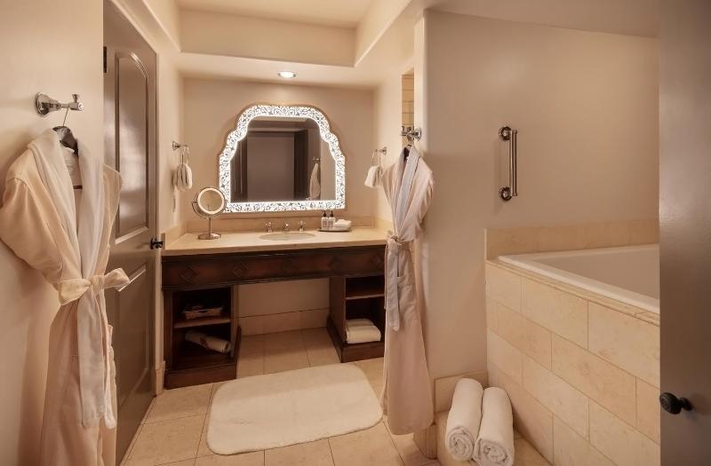 Junior King Suite image 2