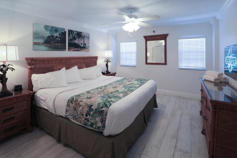 Standard Two-Bedroom Suite with Ocean View image 2