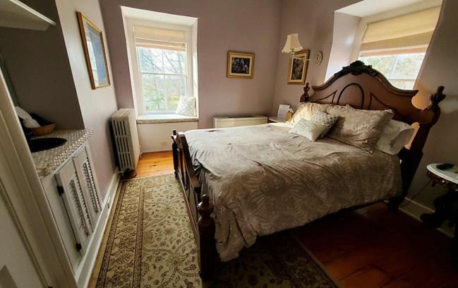 Queen Room with Garden View image 1