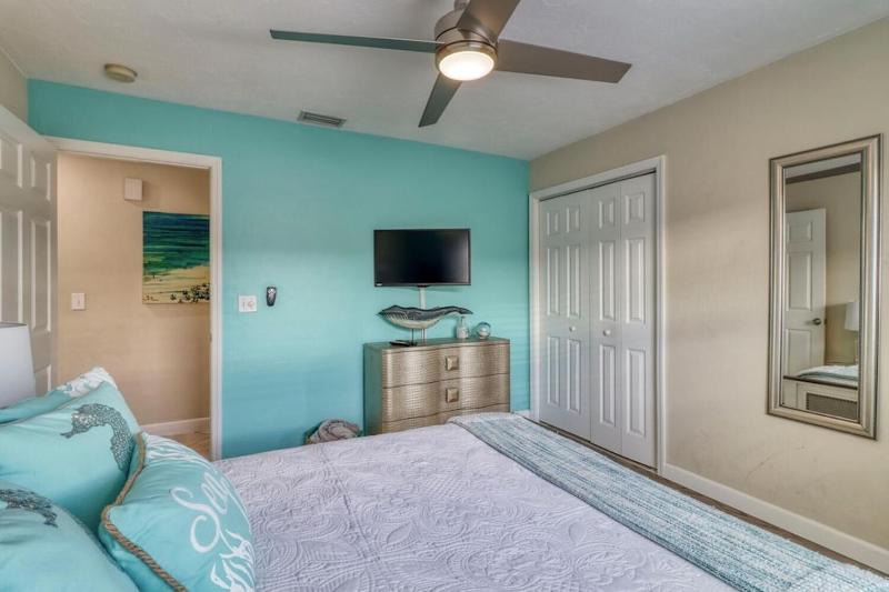 Aqua Blue | Close to Beach | Heated Pool | Hammock & Firepit - image 46