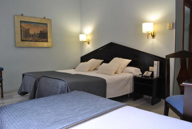 Standard Family Room image 2