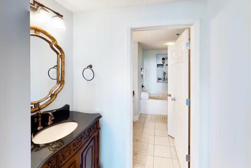 Palacio Unit 1102 - image 3