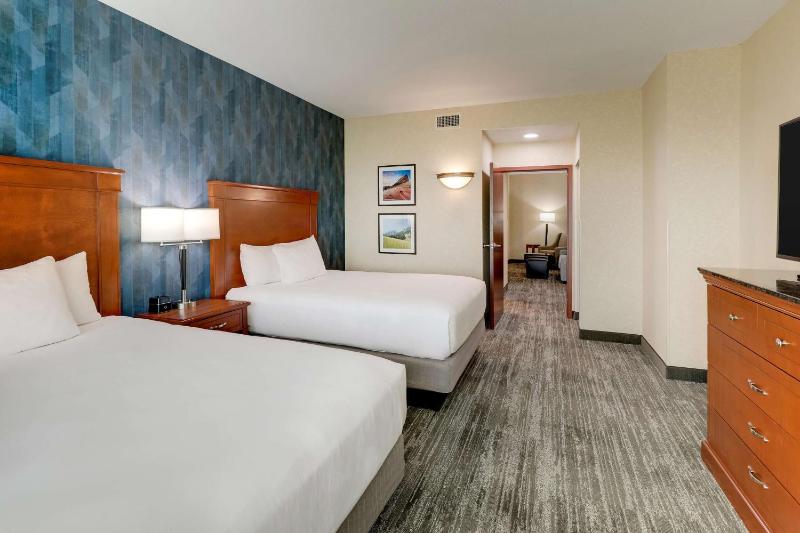 Queen Suite with Two Queen Beds and Sofa Bed image 3