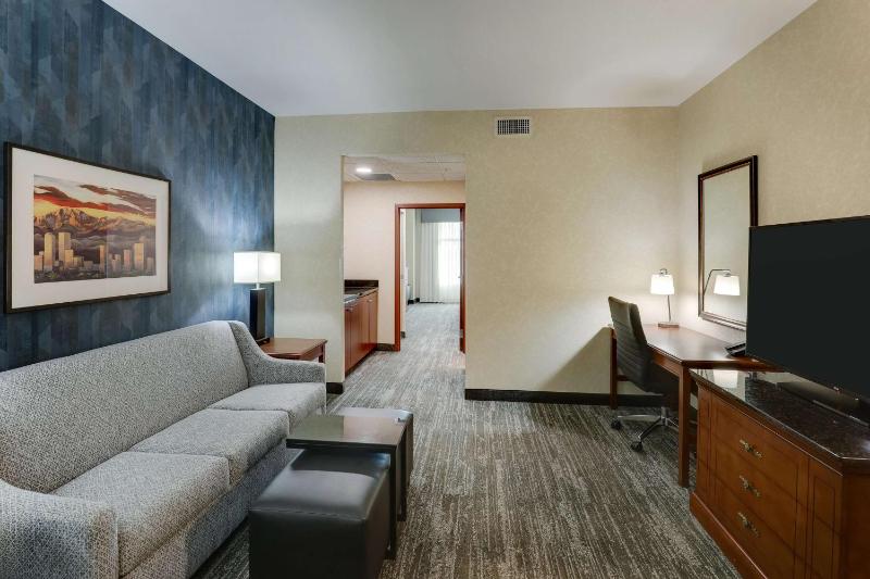 Queen Suite with Two Queen Beds and Sofa Bed image 4