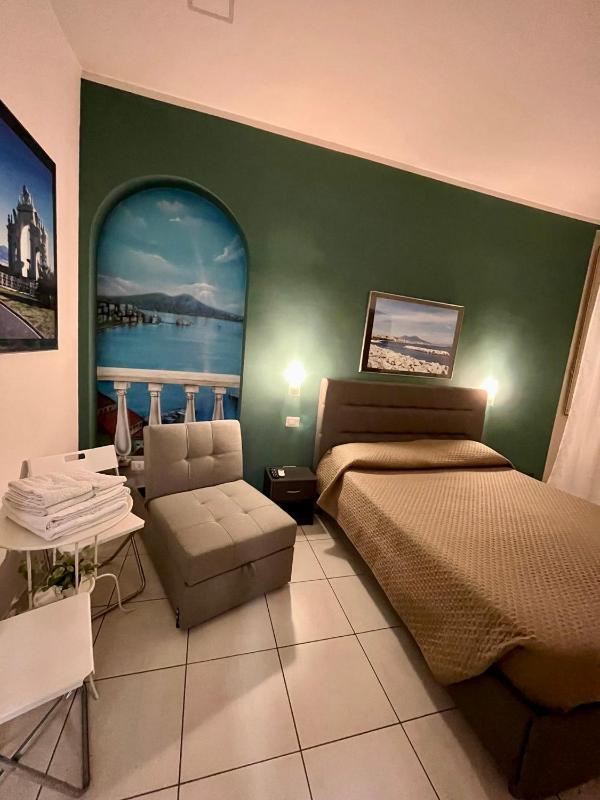 Double Room image 1