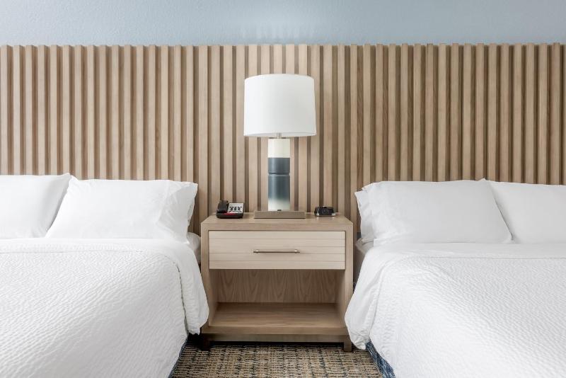 Twin Room - Non-Smoking image 3