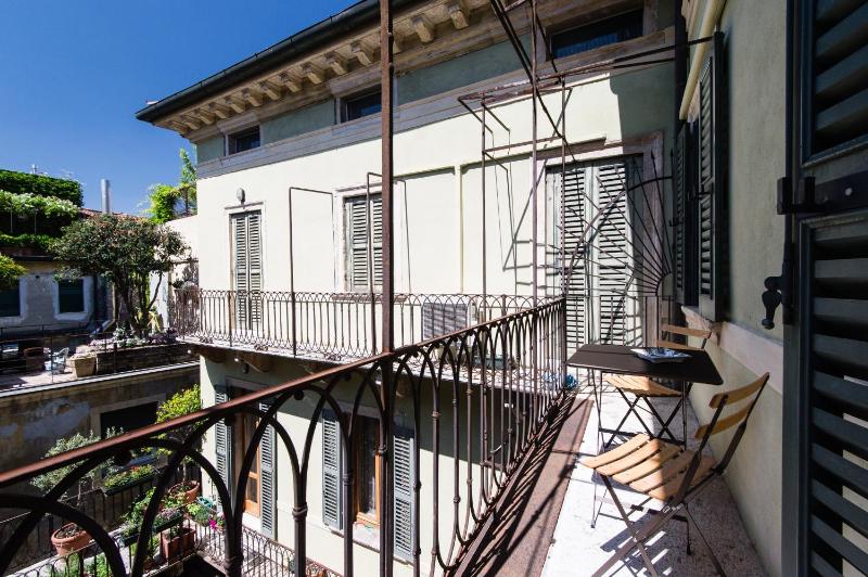 Mazzini Suite A One-Bedroom Apartment image 2