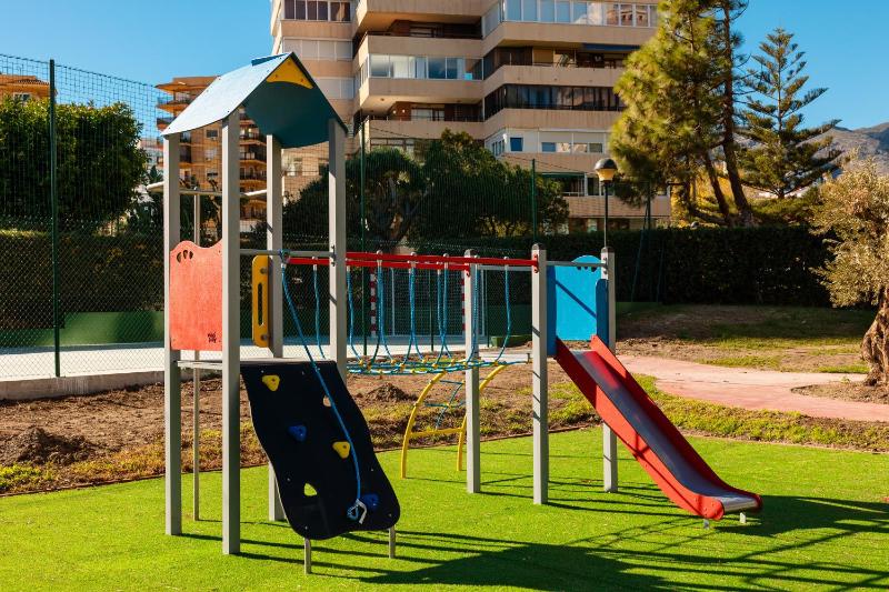 Beachfront apartment with panoramic sea views private parking swimming pools and mini golf - image 10