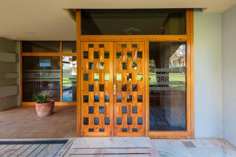 Beachfront apartment with panoramic sea views private parking swimming pools and mini golf - image 6