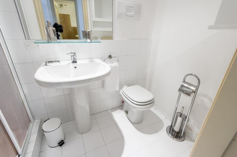 Mazzini Suite C Two-Bedroom Apartment image 3