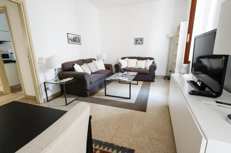 Mazzini Suite B Two-Bedroom Apartment image 1