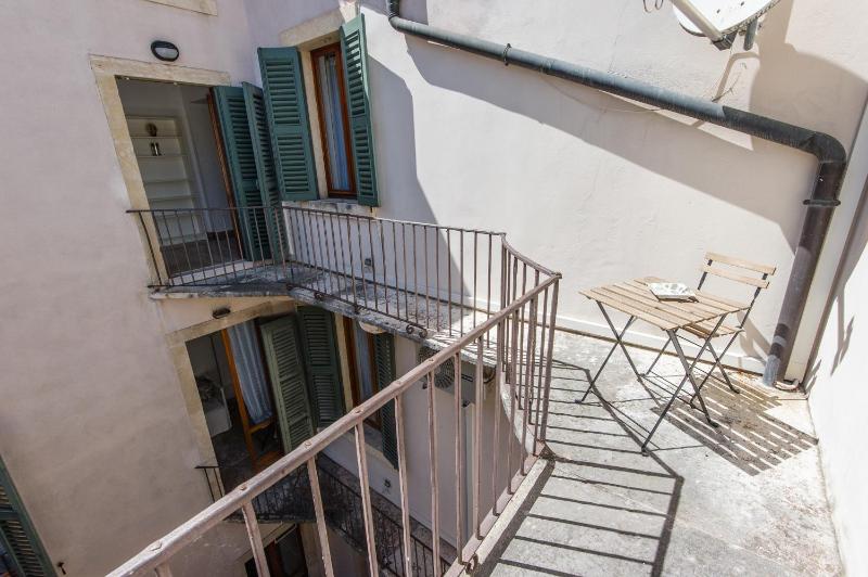 Mazzini Suite B Two-Bedroom Apartment image 3