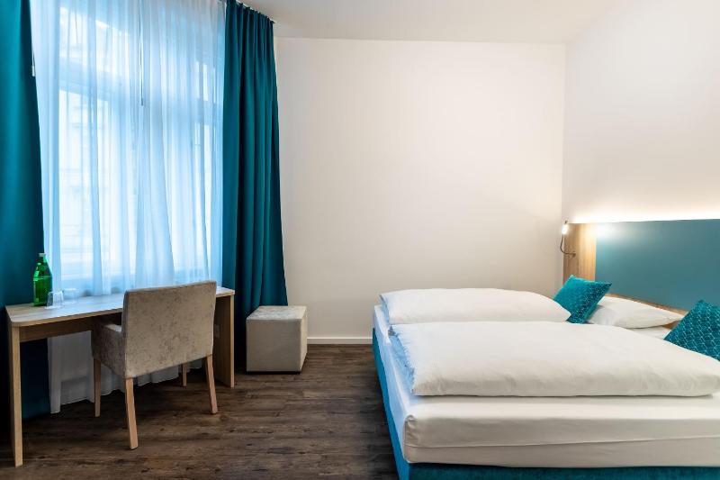 Superior Double Room image 4