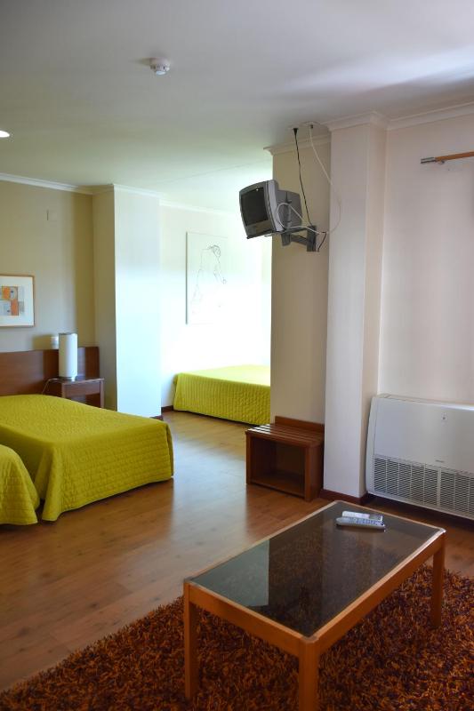 Family Room (4 People) image 4